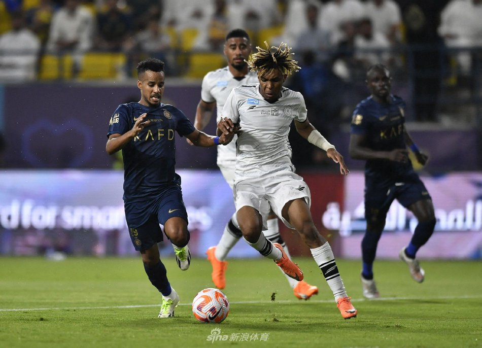 向对手挥拳 向对手挥拳