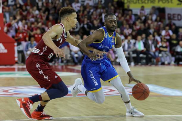 前锋与中场 前锋与中场