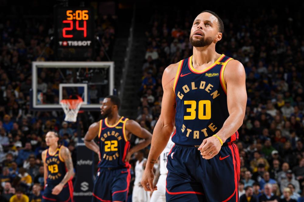 雄鹿虽然落 雄鹿虽然落