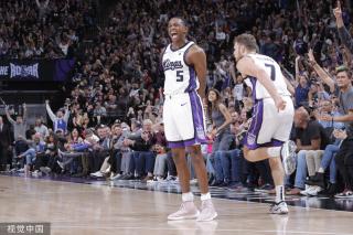 她的退役曾 她的退役曾